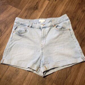 H&M  Cuffed Lt Blue Jean Women's Shorts Sz 14